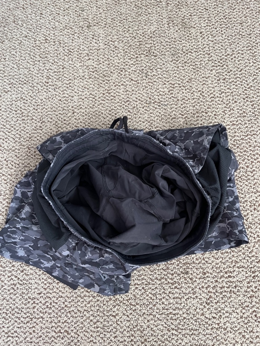 Lululemon men’s short - Picture 3 of 5